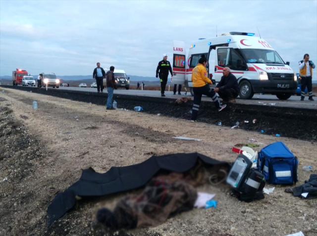 Yozgat'ta yolcu otobüsü devrildi: 1 ölü 20 yaralı