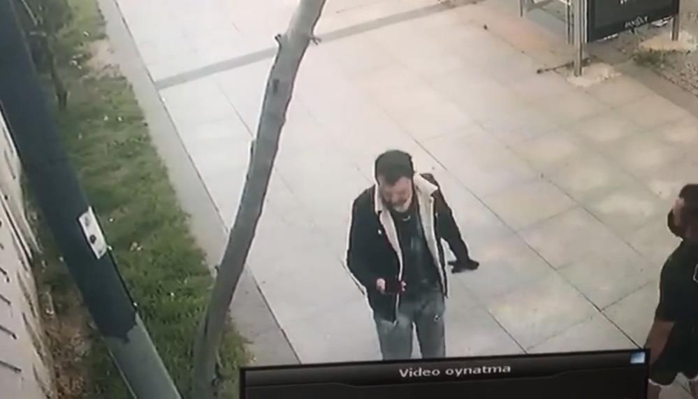 İnsanlık yine öldü! Yaralıya yardım etmek yerine yaptığı şey kan dondurdu