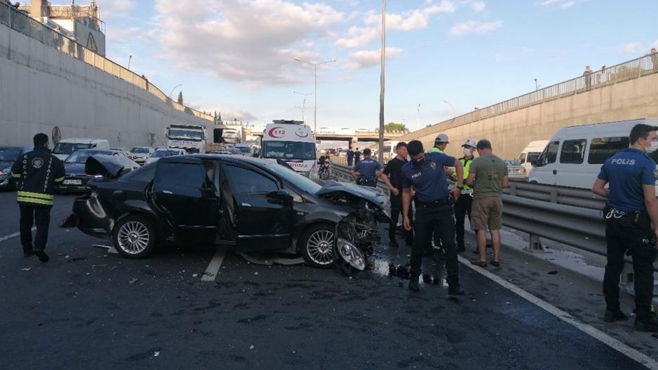 D-100’de feci kaza! 13 yaşındaki çocuk araca sıkıştı