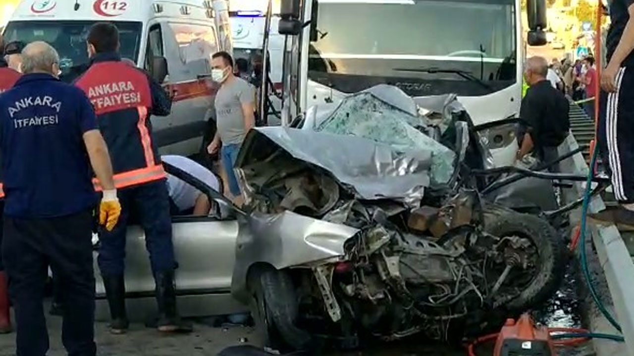 Servis aracı ile otomobil çarpıştı: 5 ölü