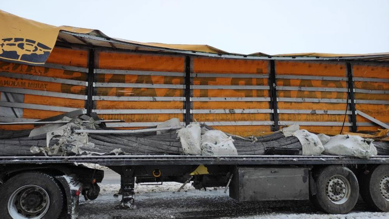 Yolcu otobüsü tırla çarpıştı: Ölü ve yaralılar var