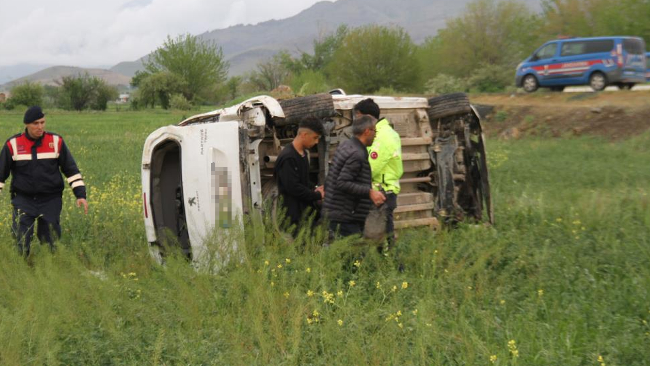 Hafif ticari araç şarampole uçtu: Çok sayıda yaralı var