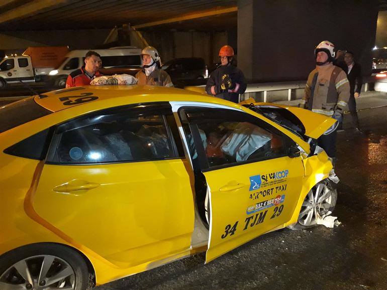 İstanbul'da feci kaza: Taksi sürücüsü öldü