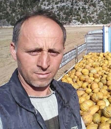Feci kaza... Traktöre çarpıp savrulan kamyon tarladaki çiftçiyi ezdi: 1 ölü, 2 yaralı