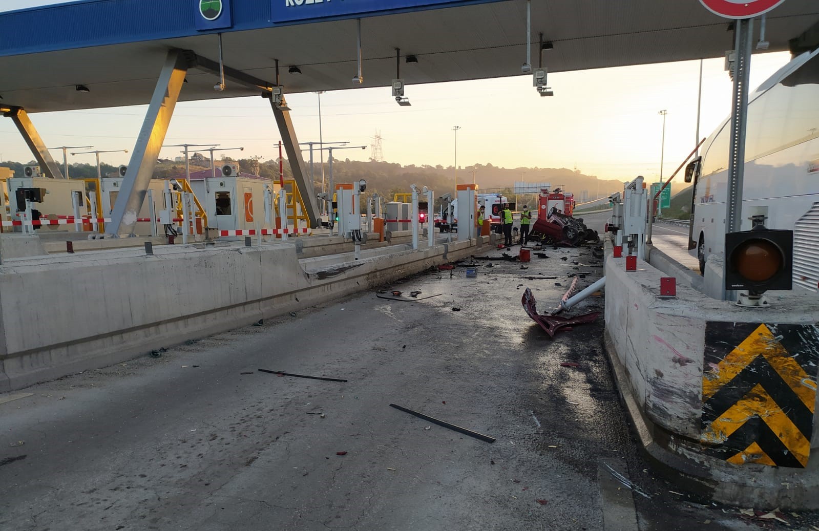 Otomobille gişelere çarpan uzman çavuş hayatını kaybetti