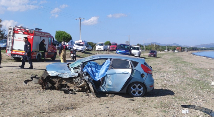Evde sağlık hizmeti aracı ile otomobil çarpıştı: 1 ölü, 3 yaralı
