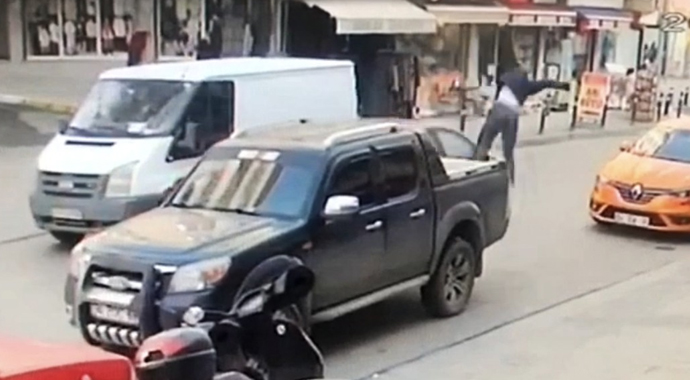 Eyüpsultan'da ehliyetsiz sürücü dehşeti