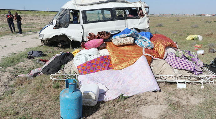 Aksaray’da tarım işçilerini taşıyan minibüs devrildi: 13 yaralı