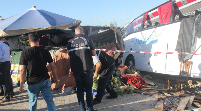İstanbul Havalimanı yolunda feci kaza: 1 ölü 8 yaralı