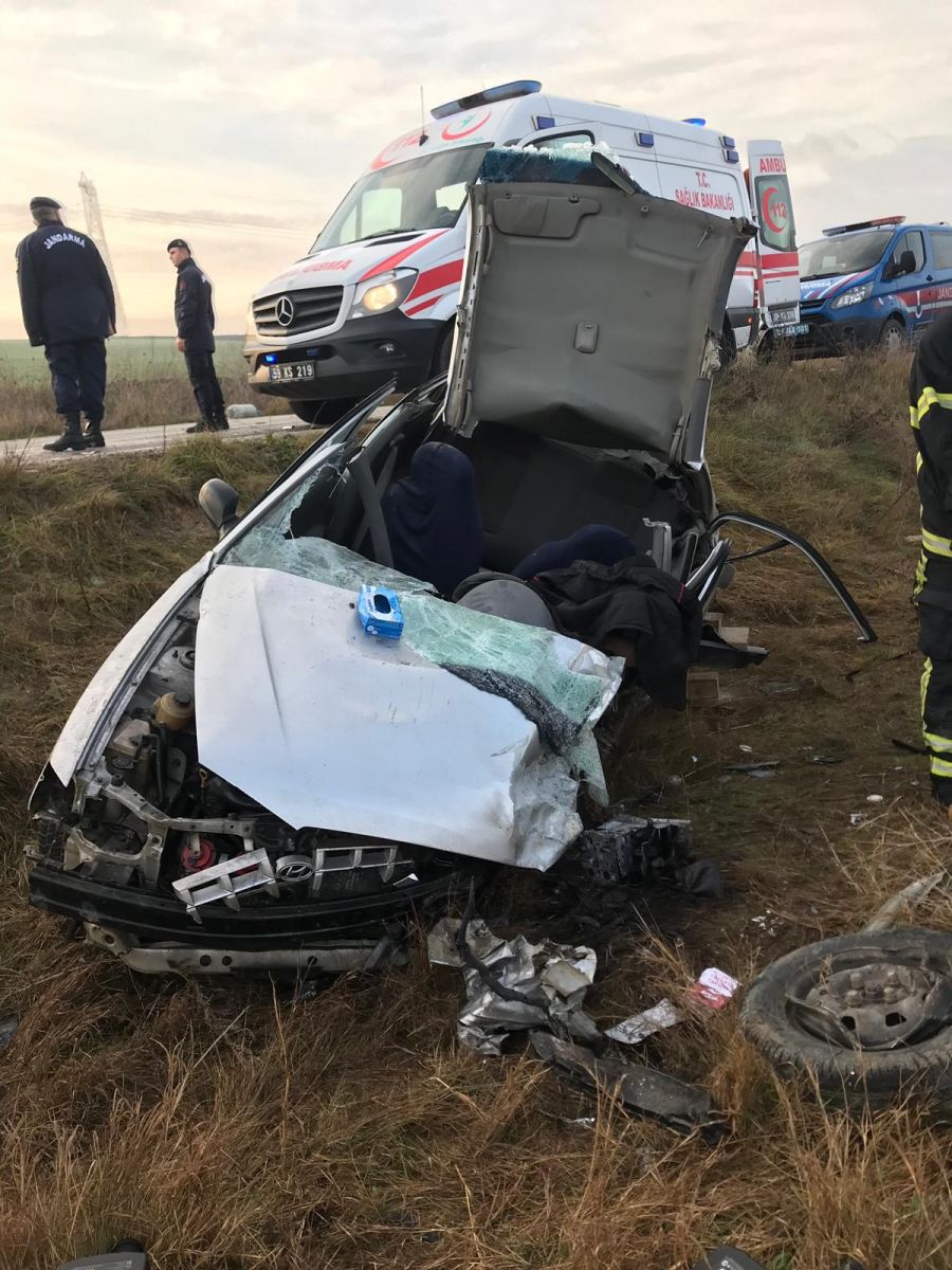 Feci kaza! Kafa kafaya çarpıştılar: 1 ölü, 4 yaralı