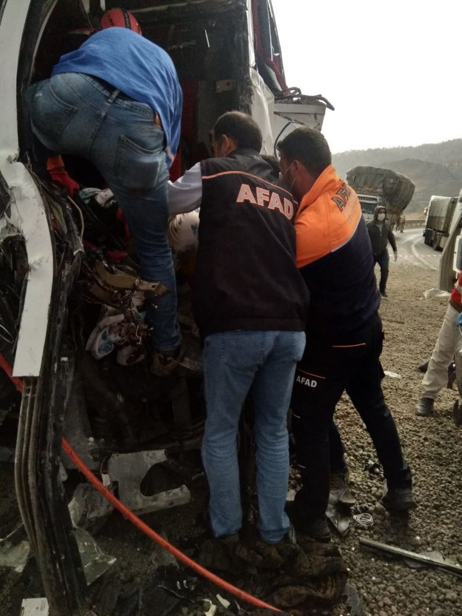 Siirt-Bitlis yolunda feci kaza: 4 ölü, 14 yaralı