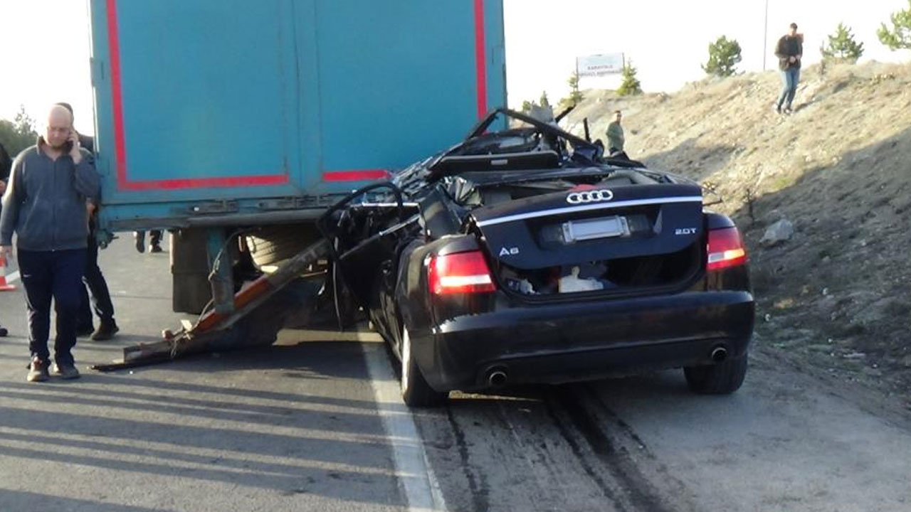Tır makam aracı ile çarpıştı, bir kişi canından oldu
