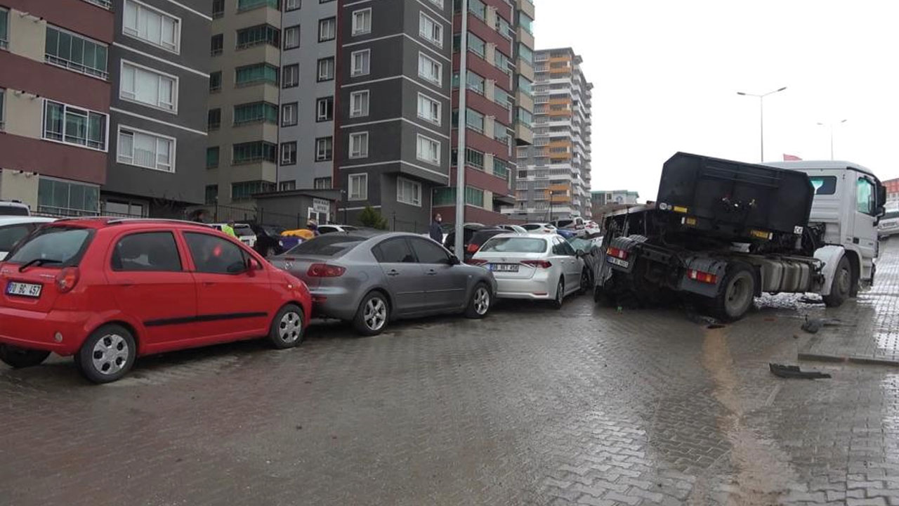 Feci kaza! 7 araca çarpa çarpa gitti, ortlık savaş alanına döndü