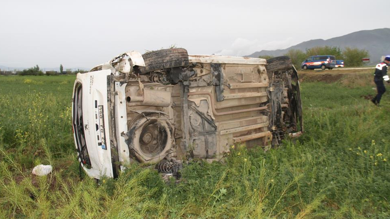 Hafif ticari araç şarampole uçtu: Çok sayıda yaralı var