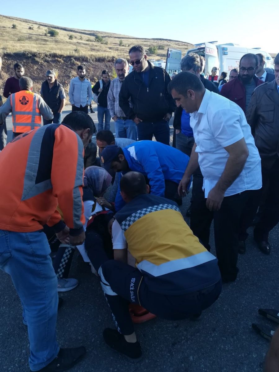 Feci kaza! Yolcu otobüsü ile tır çarpıştı: 17 yaralı