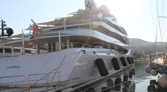 Kazak milyarderin yüzen sarayı 2 milyon liralık yakıt aldı