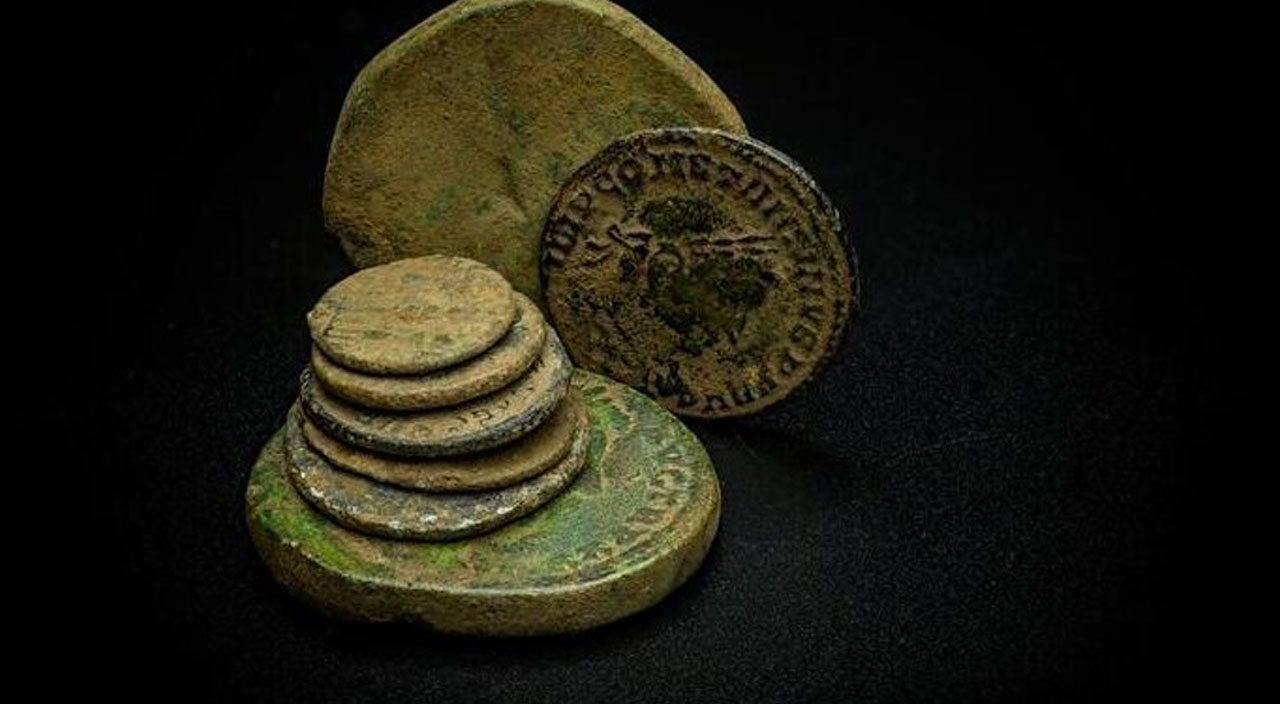 Arkeologlardan tarihi keşif: Kazıdıkça altın sikke fışkırdı