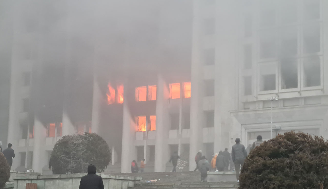 Kazakistan'da sokaklar karıştı: Karanlık el devrede