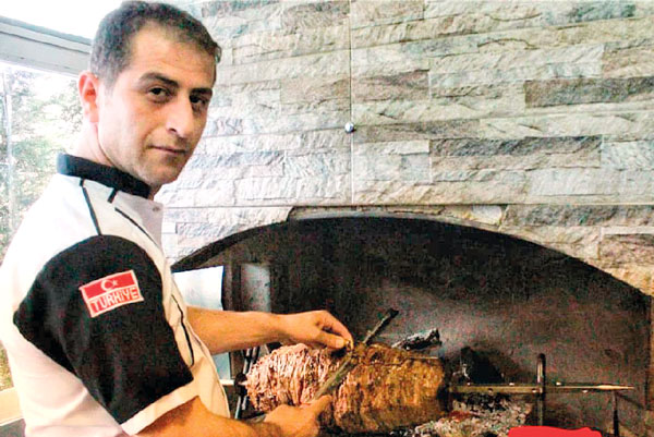 Cağ kebabının püf noktası: Her koyundan değil mor koyundan