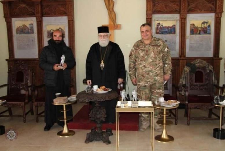 Güney Kıbrıs'tan provokasyon! Papazlara ağır silahlı eğitim verdiler