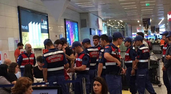 Silivri'deki tutuklular kelepçeyle oy kullandı