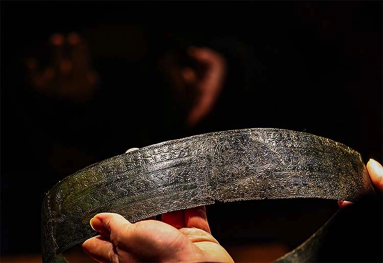 2 bin 800 yıllık 'prenses kemeri' İzmir'deki müzede sergileniyor 2 bin 800 yıllık 'prenses kemeri' İzmir'deki müzede sergileniyor
