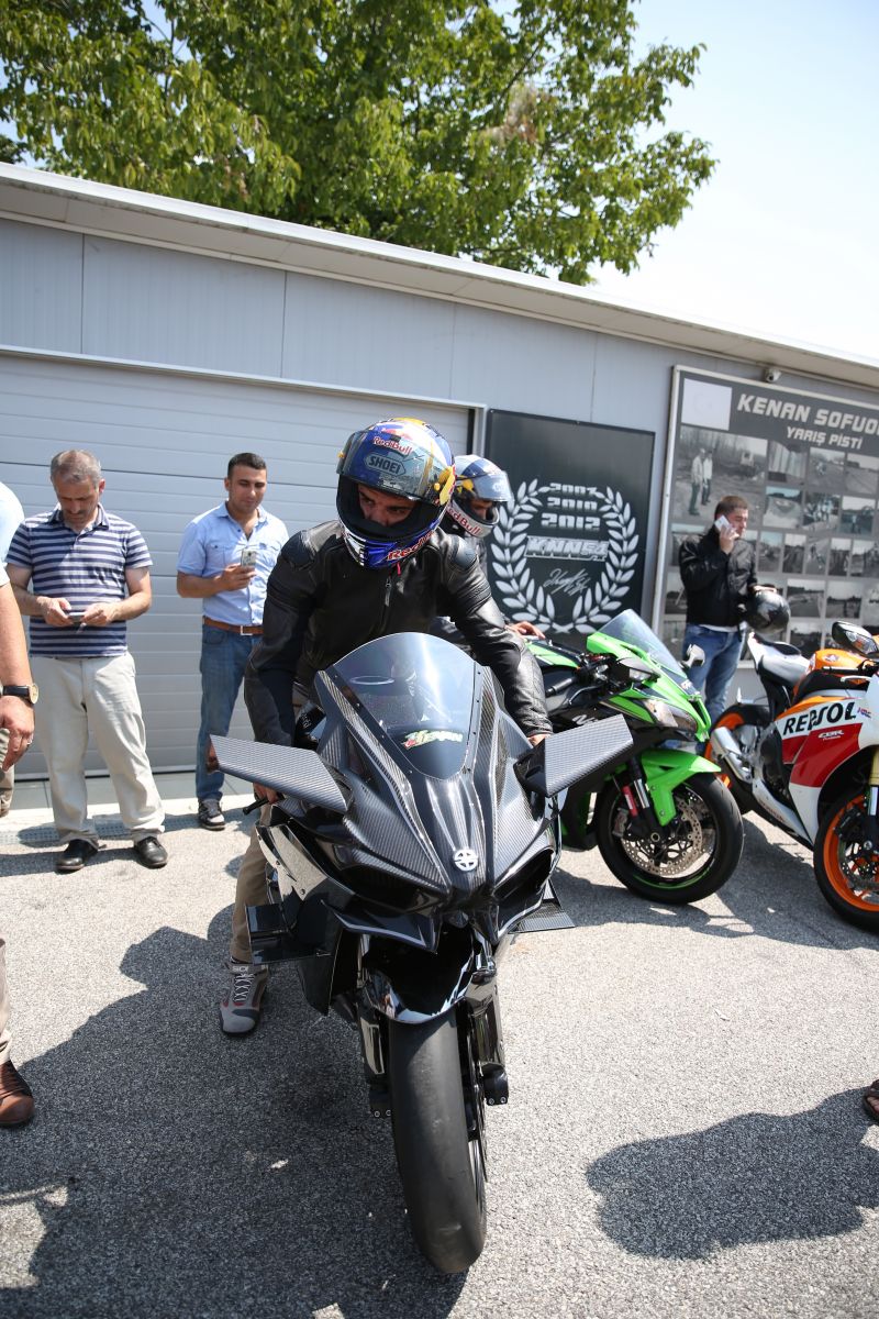 Kenan Sofuoğlu ve motosikletçiler Yenikapı'ya doğru yola çıktı