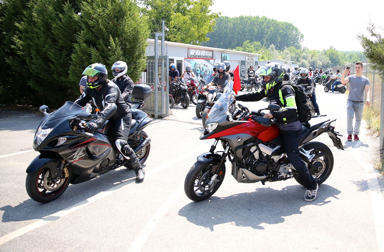 Kenan Sofuoğlu ve motosikletçiler Yenikapı'ya doğru yola çıktı