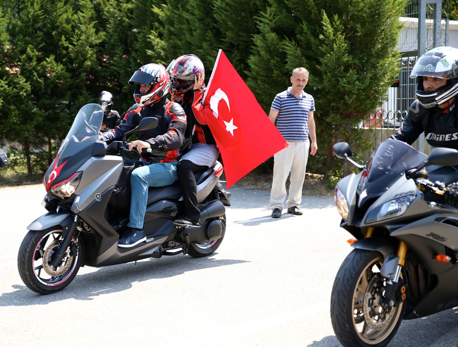 Kenan Sofuoğlu ve motosikletçiler Yenikapı'ya doğru yola çıktı