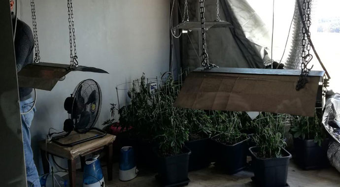 Yangın çıkan evde Hint keneviri yetiştirme düzeneği bulundu