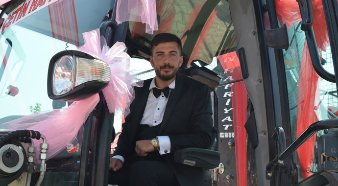 Kepçeyi gelin arabası yaptılar