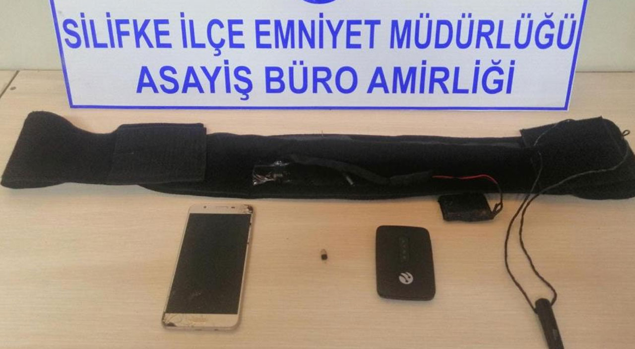 Mersin’de akıl almaz olay: Ehliyet sınavından geçmek için 20 bin TL’lik kopya düzeneği hazırlattı Mersin’de akıl almaz olay: Ehliyet sınavından geçmek için 20 bin TL’lik kopya düzeneği hazırlattı