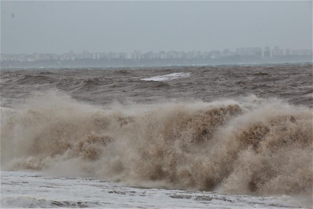 Meteoroloji uyarmıştı! Antalya'da köprü çöktü, yollar kapandı