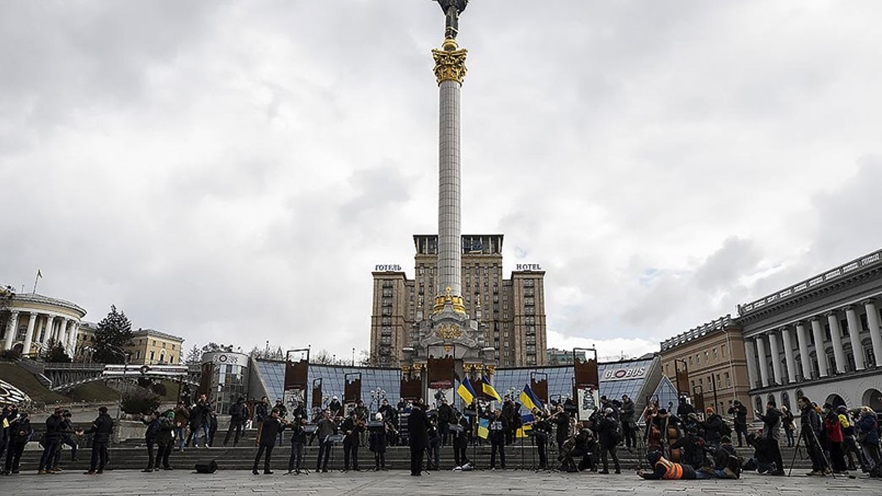 Zelenskiy'e sanatsal destek: Patlama seslerinin gölgesinde klasik müzik konseri Zelenskiy'e sanatsal destek: Patlama seslerinin gölgesinde klasik müzik konseri