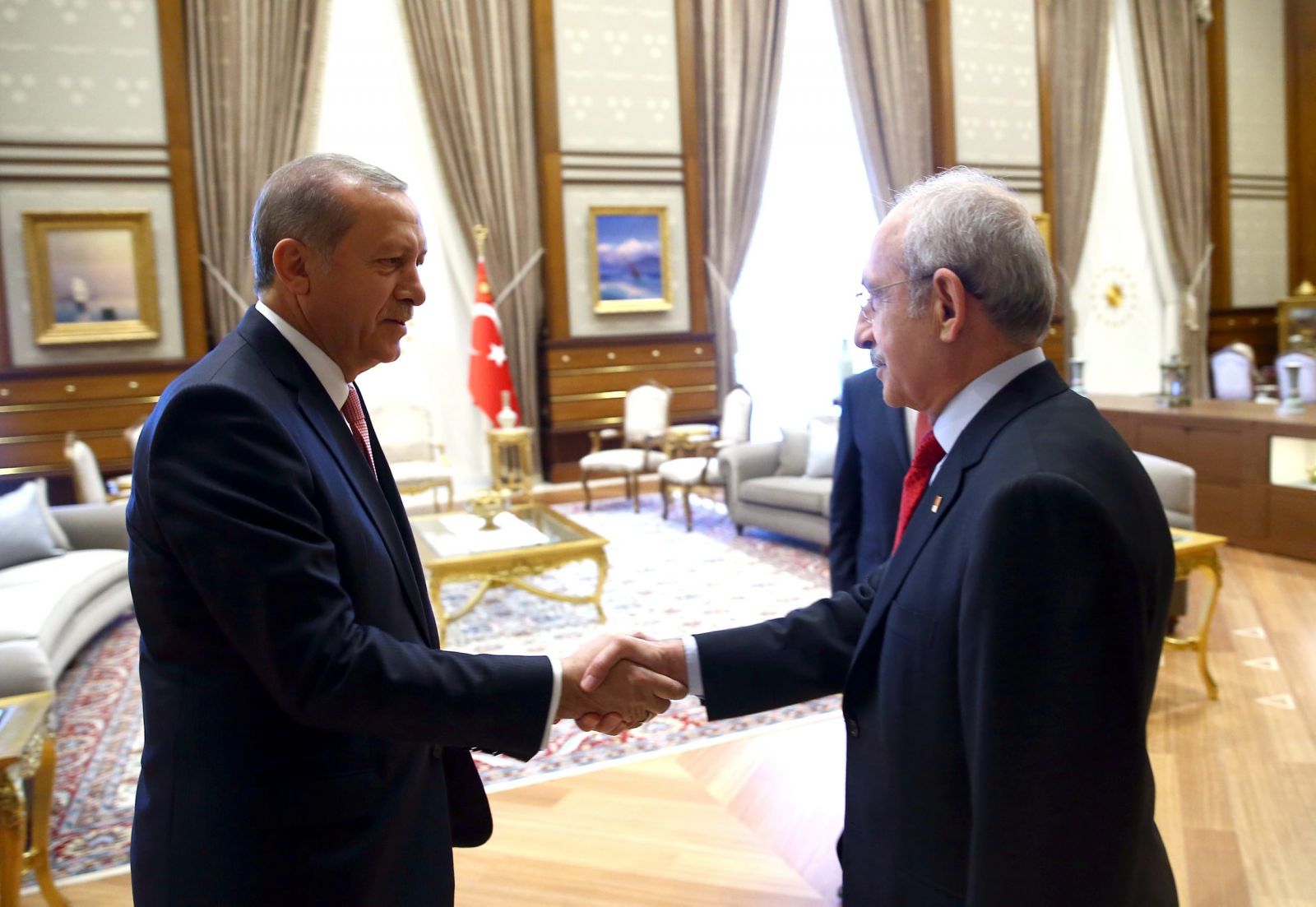 Kılıçdaroğlu FETÖ'nün kumpasına sahip çıktı