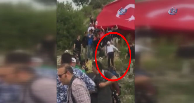 Kemal Kılıçdaroğlu yürüyüş sırasında böyle düştü