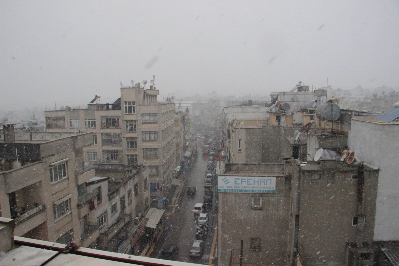 3 yıl sonra ilk kar yağmasının sevincini yaşadılar