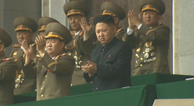 Kuzey Kore'nin fırlattığı füzenin Japonya kıyısı açıklarına düştüğü an