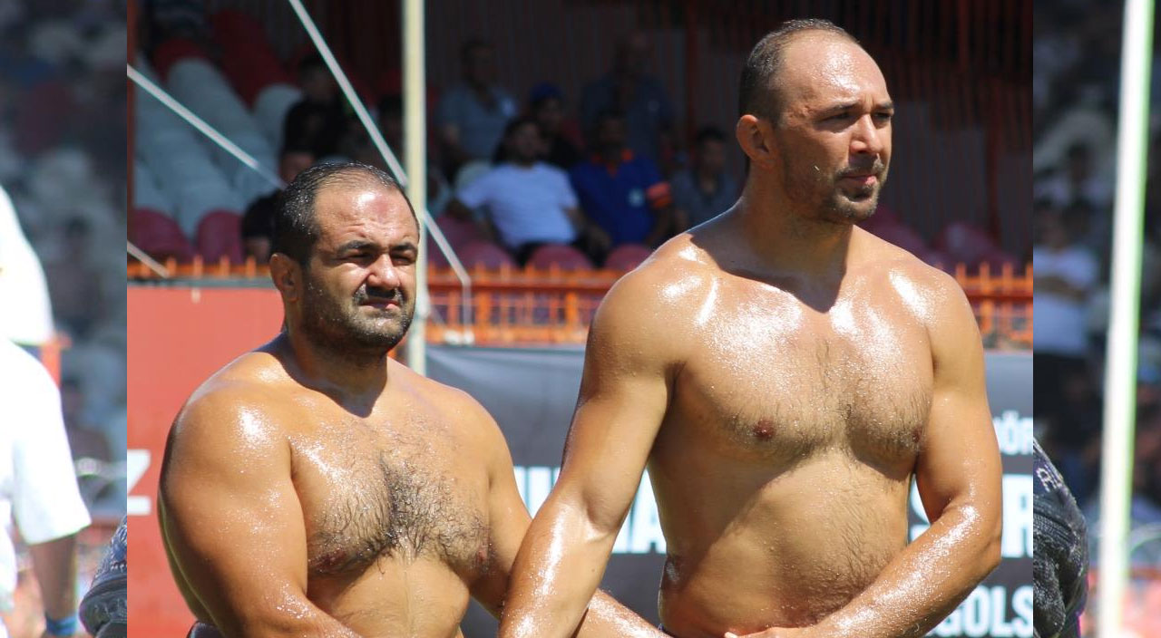 Başpehlivan Ali Gürbüz Kırkpınar'da Mehmet Yeşil Yeşil'e yenilerek ebedi altın kemere veda etti Başpehlivan Ali Gürbüz Kırkpınar'da Mehmet Yeşil Yeşil'e yenilerek ebedi altın kemere veda etti