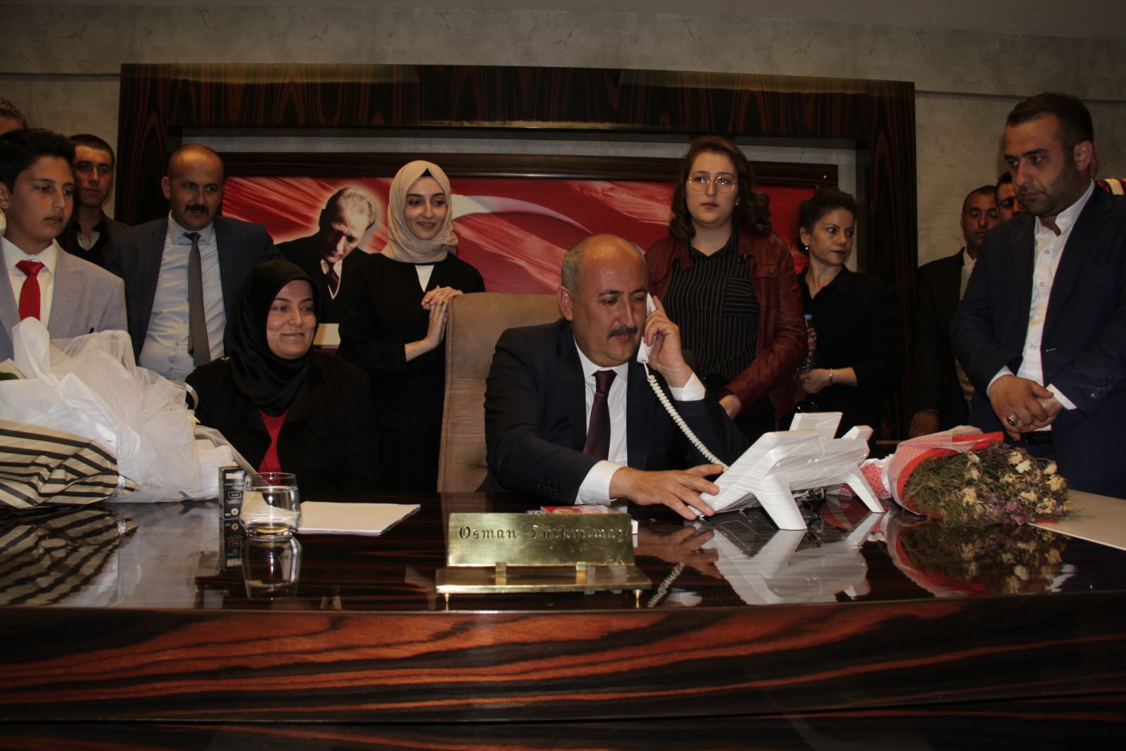 Belediye Başkanı seçildi ilk iş olarak kısır dağıttı