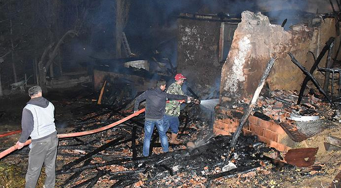 Evlerinde çıkan yangında 2 kız kardeş hayatını kaybetti