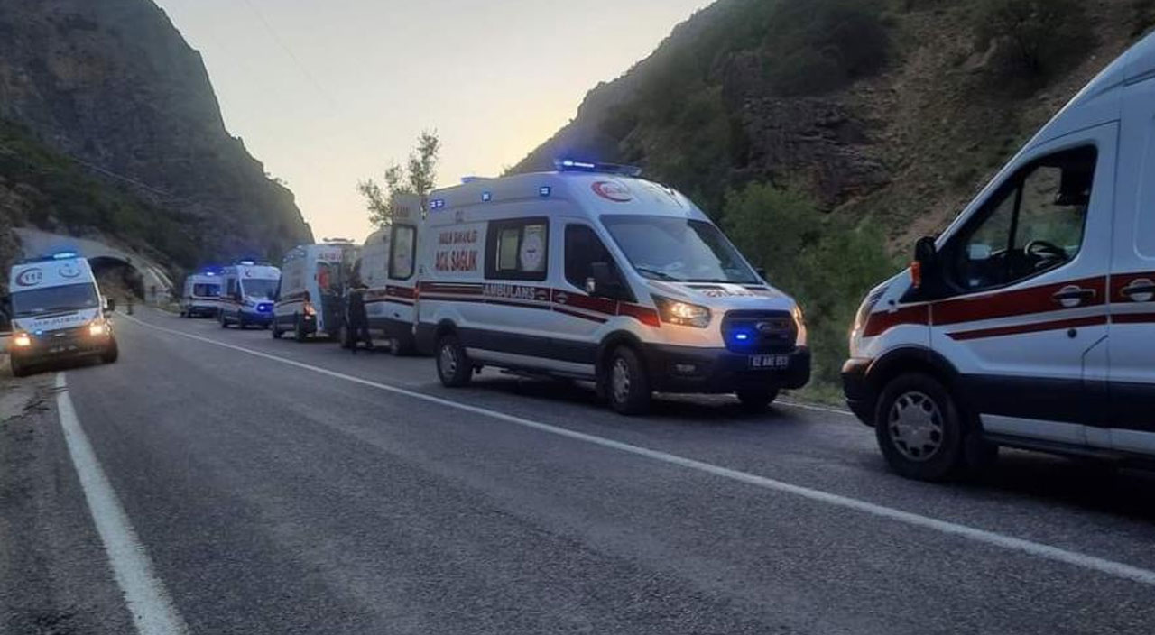 Tunceli'de korkunç kaza! Tur minibüsü uçuruma yuvarlandı: Çok sayıda yaralı var