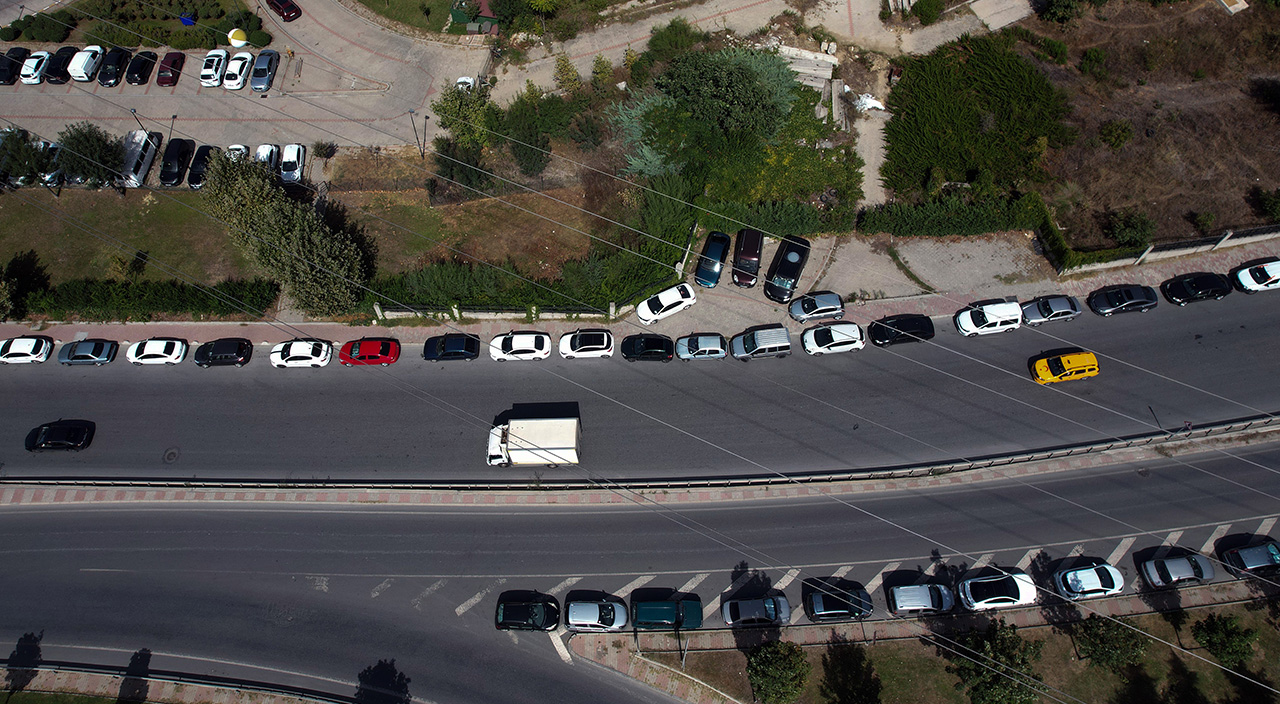 Yüzde 120'lik otopark zammı yollara döktü! Kuyumcukent'te ilginç görüntüler