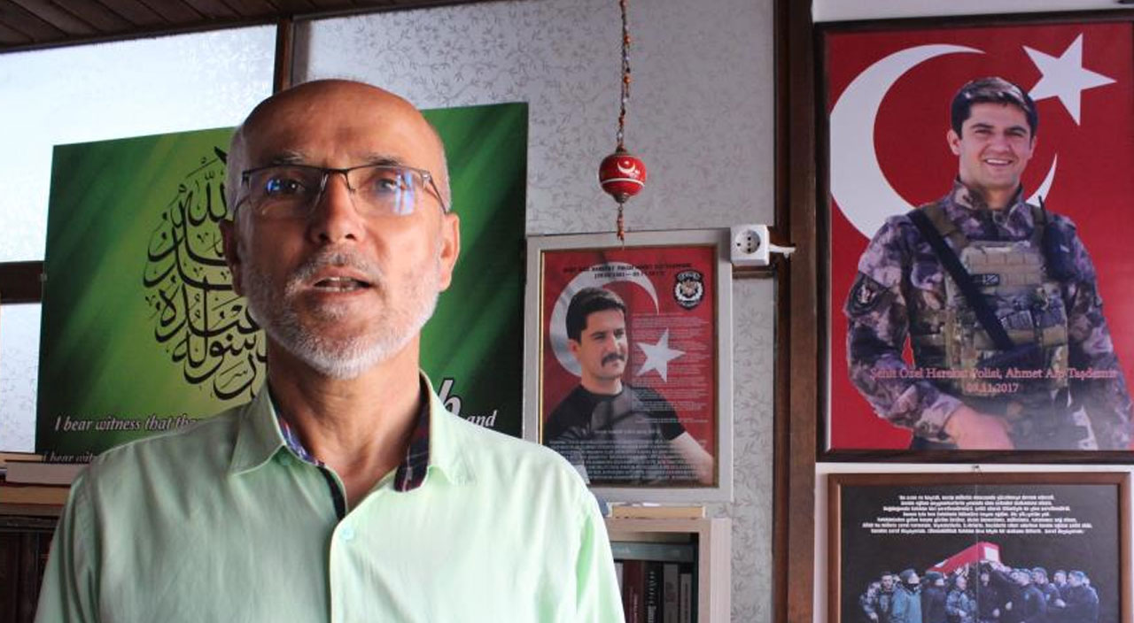 Cami imamı kurduğu İngilizce diyaloglarla gönül köprüleri kuruyor Cami imamı kurduğu İngilizce diyaloglarla gönül köprüleri kuruyor