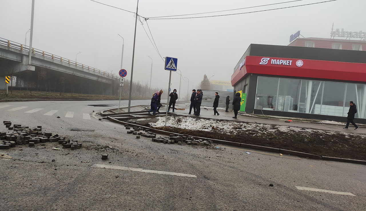 Kazakistan'da sokaklar karıştı: Karanlık el devrede