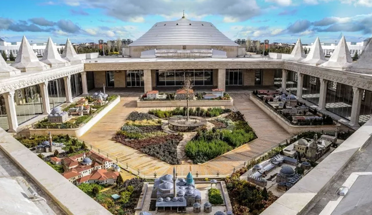 Milyonlar akın akın geliyor: Aşkın şehri Konya her mevsim güzel