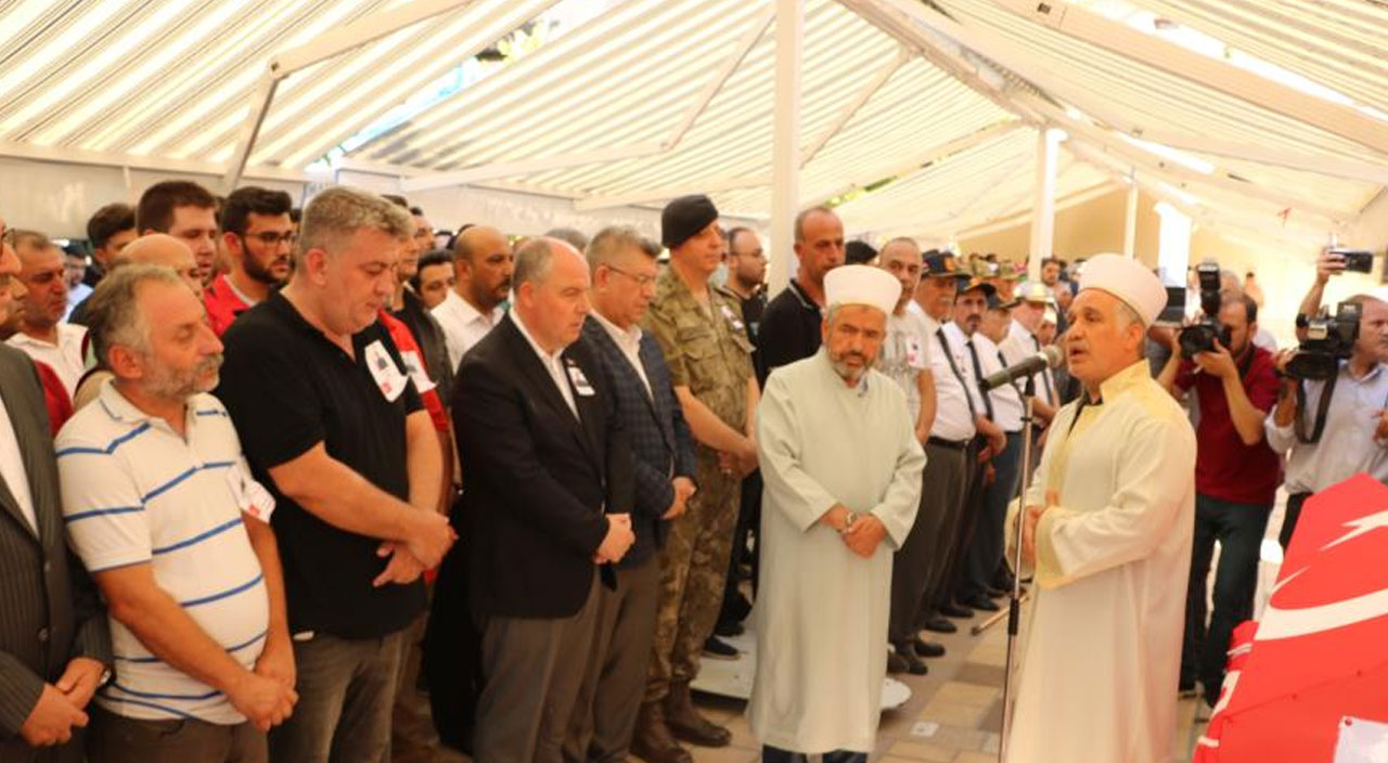 Kahramanmaraşlı şehit son yolculuğuna uğurlandı Kahramanmaraşlı şehit son yolculuğuna uğurlandı
