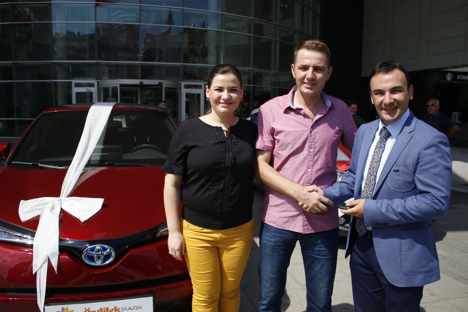 Klima ve cep telefonu alıp, 140 bin TL'lik arabanın sahibi oldular