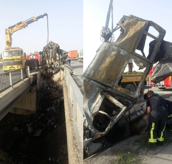 Menfeze düşen minibüsteki 2 kişi yanarak can verdi