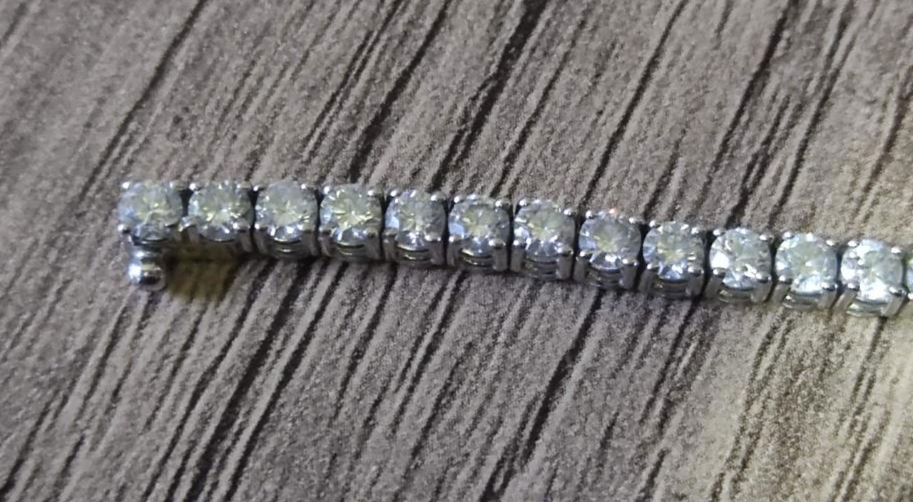 Bulduğu 2 milyonluk kolyeyi sahibine telim etti: Teşekkür yerine azar işitti